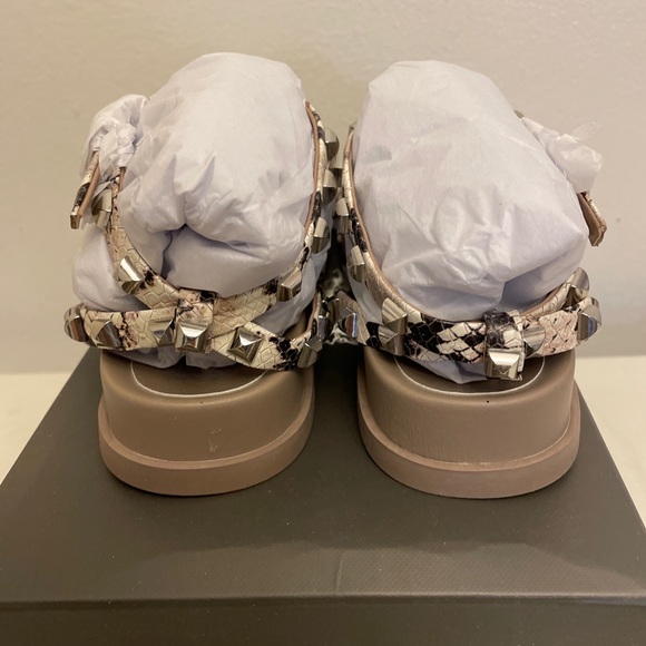 Vince Camuto Women's PEALAN Two Buckle Sandal Flat Snake Size 7. - Picture 5 of 5